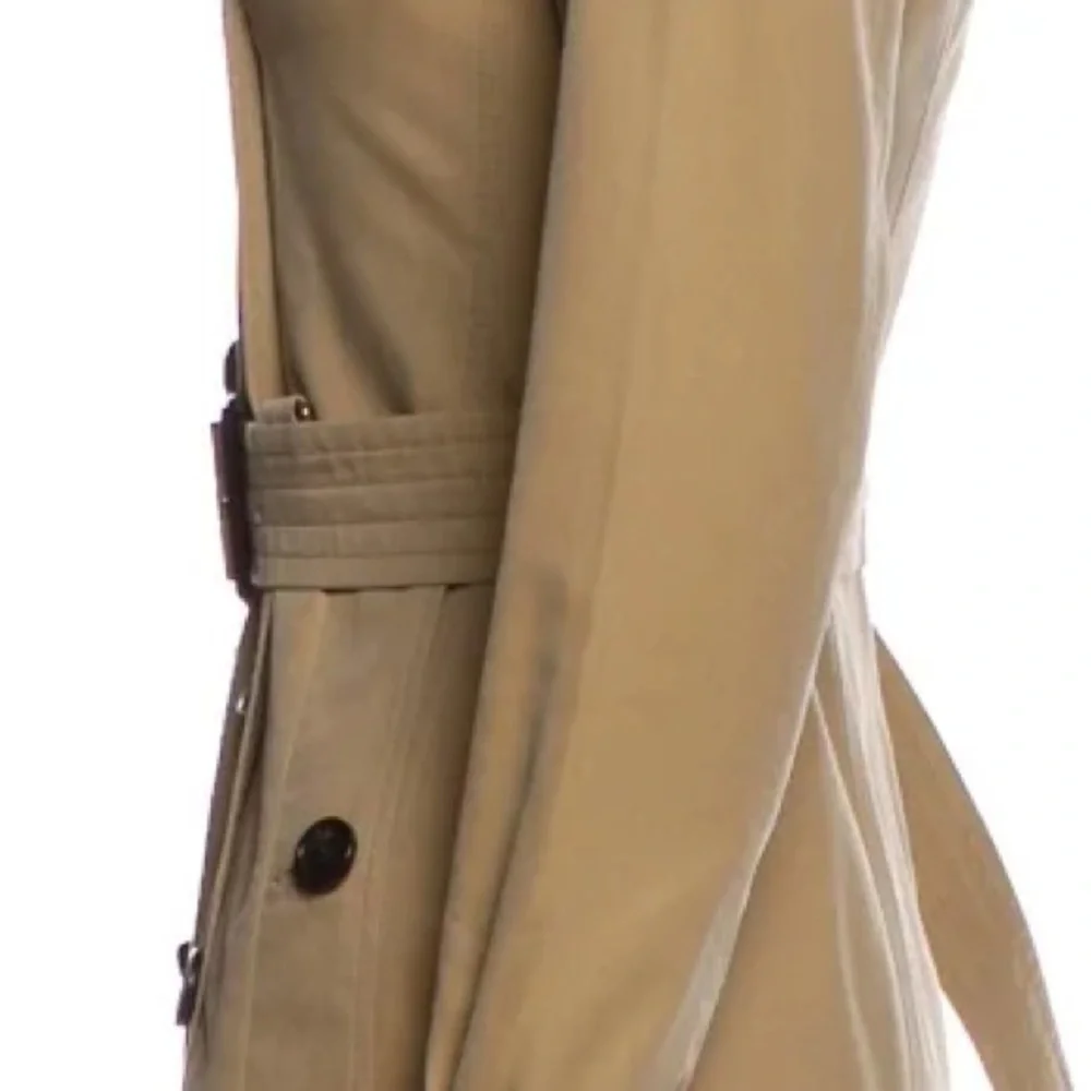 Burberry Beige Double-Breasted Trench Coat with Belt - Picture 4 of 11